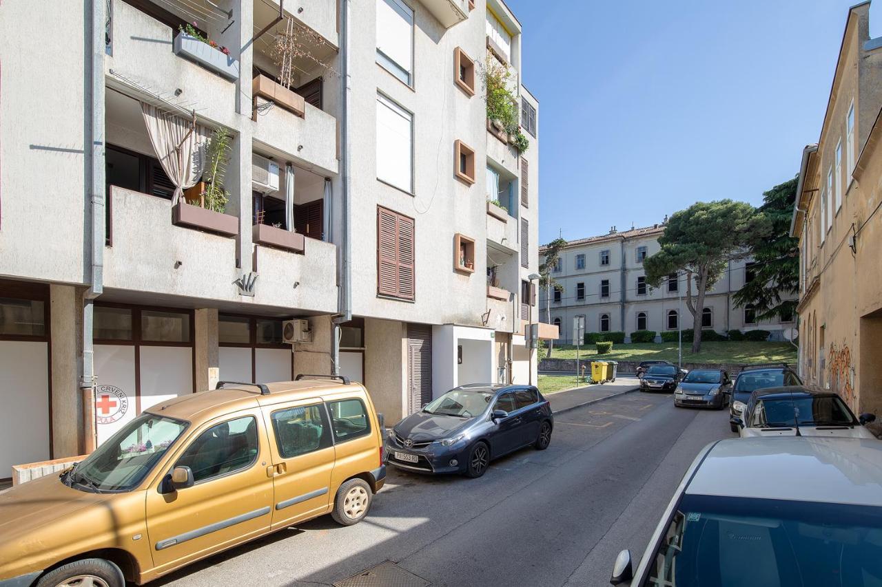 Stylish City Stay With Balcony & Free Parking Pula Exteriör bild